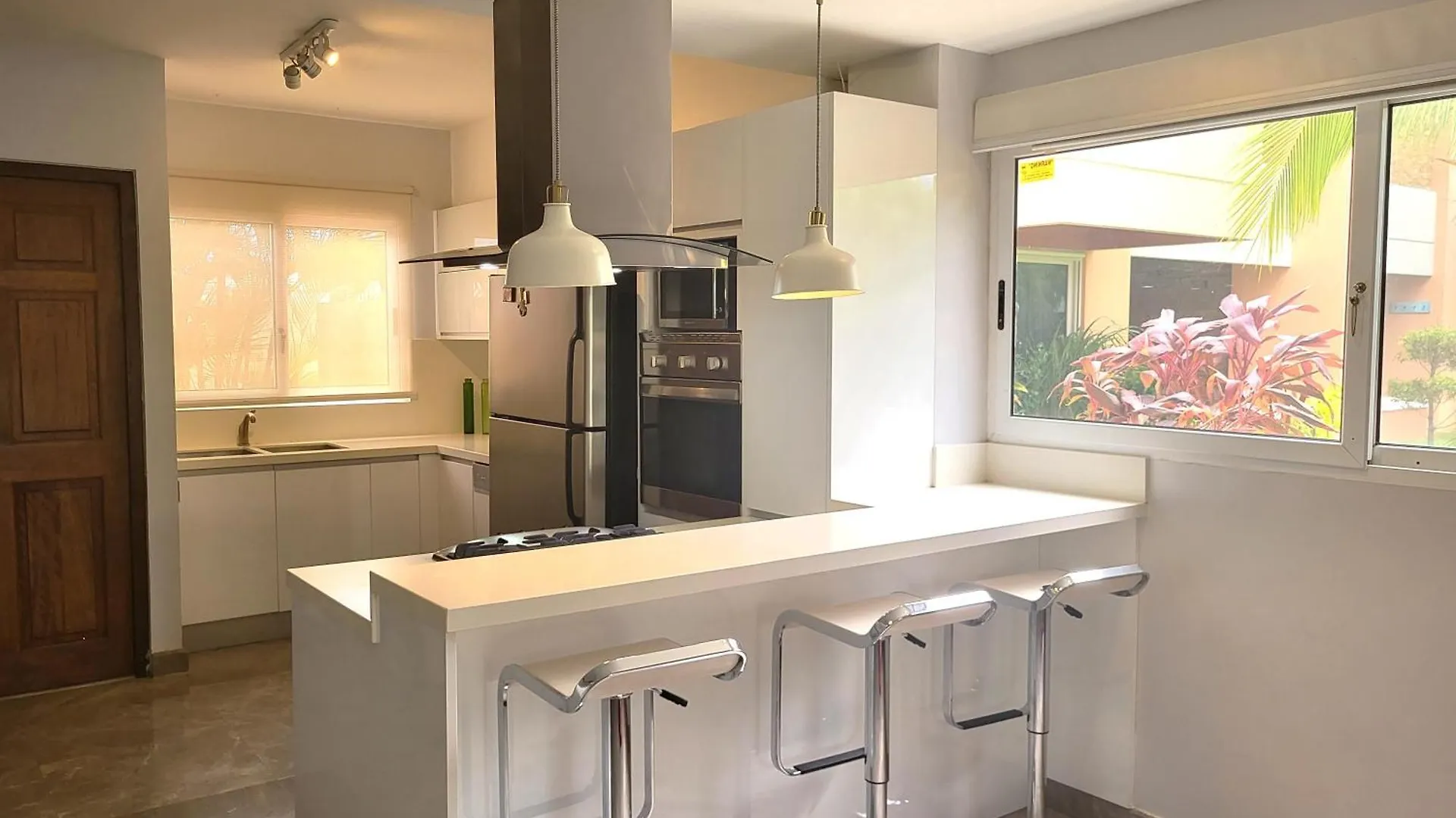 Eagle Beach Luxury House, Walking Distance To The Beach Palm Beach Holiday home